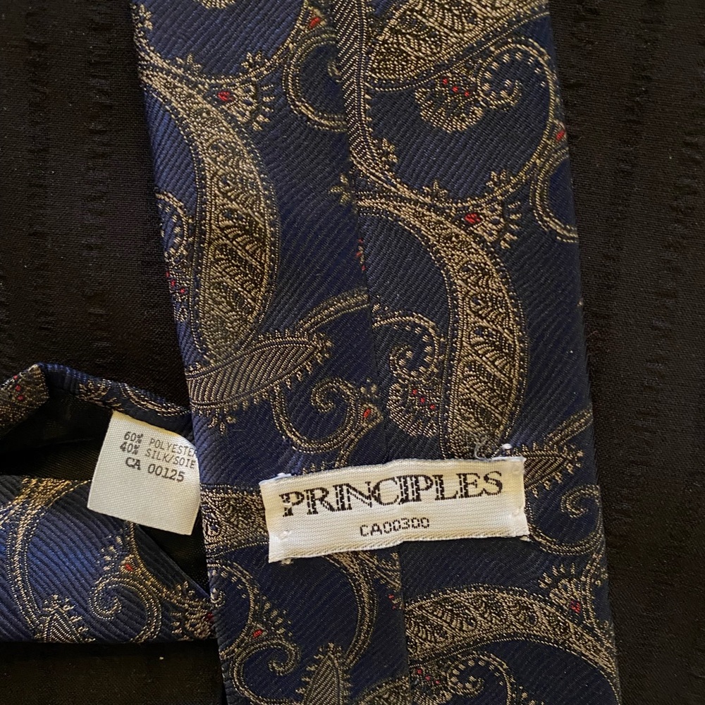 Men Tie - Picture 3 of 3